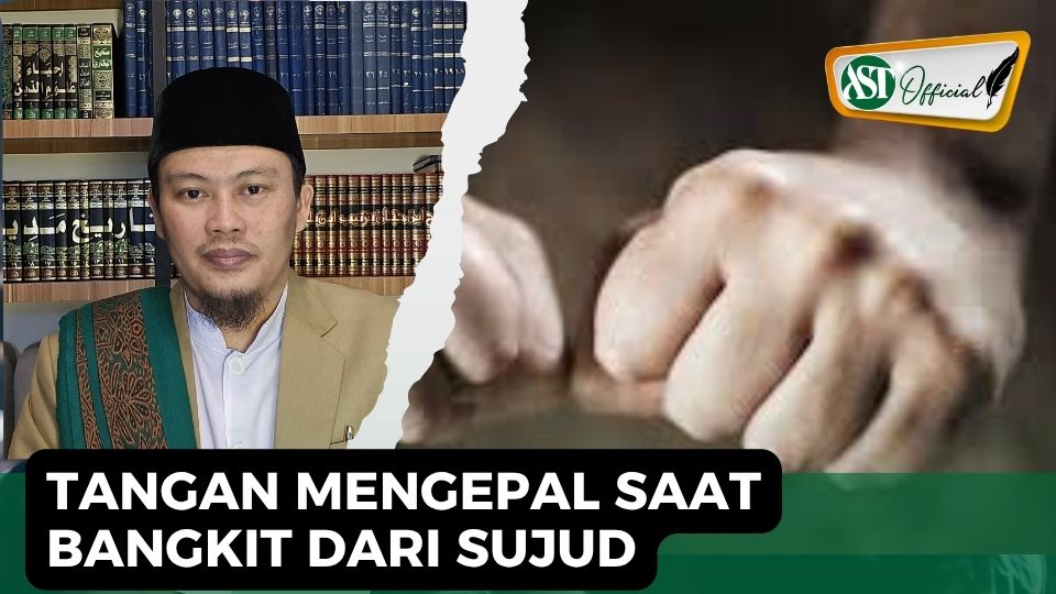 TANGAN MENGEPAL SAAT BANGKIT DARI SUJUD